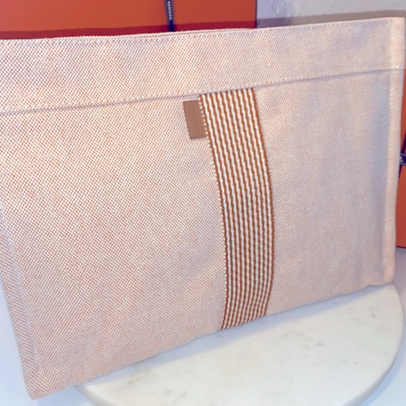 Hermes Handbags - 100% AUTHENTIC VINTAGE & PRISTINE CONDITION - HERMES HER-LINE CLUTCH